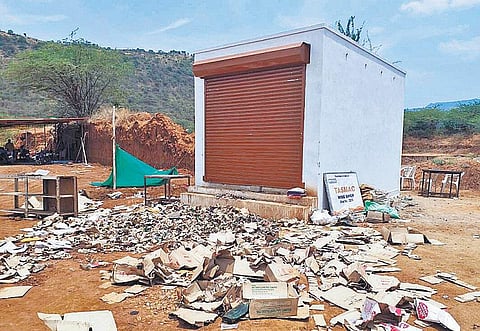 கோவையில் மதுக்கடையை இரவில் சூறையாடிய மக்கள்