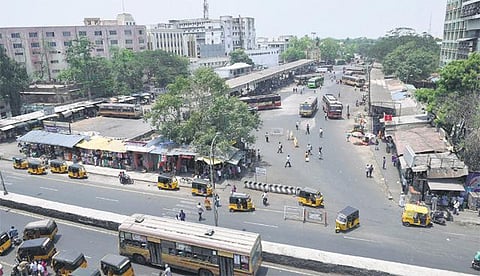 சென்னையிலும் குறைவான பேருந்துகள் இயக்கம்: மக்கள் கடும் பாதிப்பு
