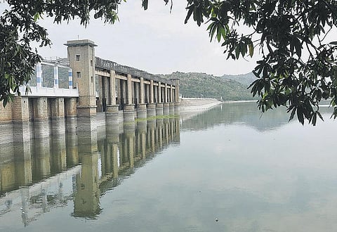 தொடர் மழை எதிரொலி: கிருஷ்ணகிரி அணைக்கு நீர்வரத்து அதிகரிப்பு - 39.50 அடியாக நீர்மட்டம் உயர்வு