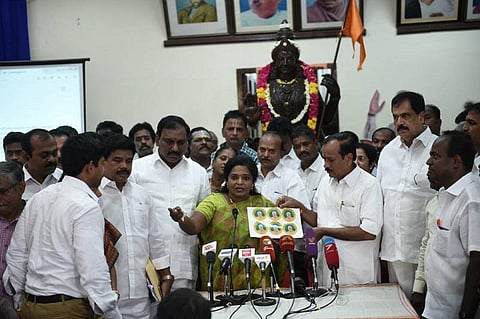 மோடி அரசின் 3 ஆண்டு கால சாதனைகள்: ஸ்டிக்கர் வெளியிட்டது தமிழக பாஜக