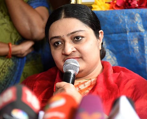 போயஸ் கார்டன் எங்களுக்கு சொந்தமானது: ஜெ.தீபா பேட்டி