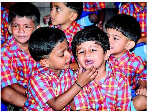 காசோலை, வரைவோலை வாங்க மறுப்பு: கல்விக் கட்டணத்தை பணமாக செலுத்த நிர்பந்தம் - தனியார் பள்ளிகள் மீது பெற்றோர் புகார்