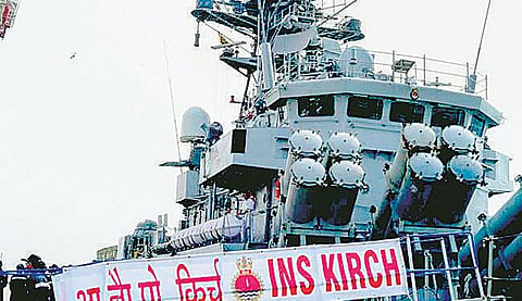 இலங்கையில் வரலாறு காணாத கனமழை, பெருவெள்ளம்: நிவாரண பொருட்களுடன் கொழும்பு சென்றது இந்திய கப்பல்