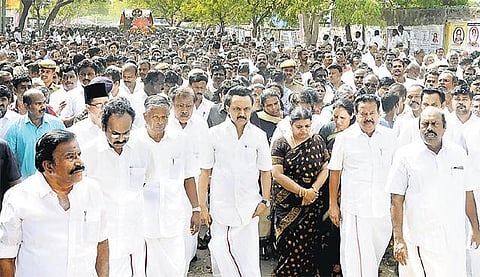 தூத்துக்குடி என்.பெரியசாமி உடல் அடக்கம்: இறுதி ஊர்வலத்தில் மு.க.ஸ்டாலின் பங்கேற்பு