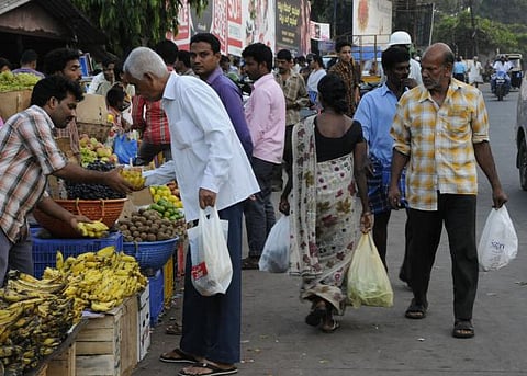 தமிழகத்தில் ஜூன் 5 முதல் 50 மைக்ரானுக்கு குறைவான பிளாஸ்டிக் பைகளுக்கு தடை: உள்ளாட்சி சுகாதாரத்துறை நடவடிக்கை