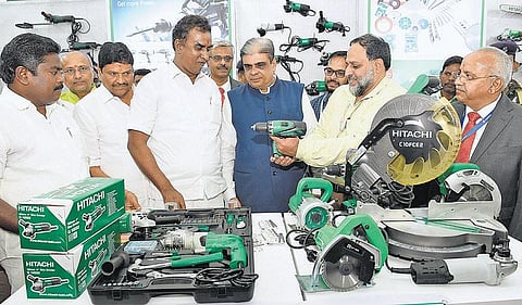 தொழில்நுட்பத்தில் முன்னணியில் இருந்தாலும் கல்வி, சுகாதாரத்தில் வளர்ச்சி அடைய வேண்டும்: கோவை இன்டெக் நிகழ்ச்சியில் மத்திய அமைச்சர் வலியுறுத்தல்
