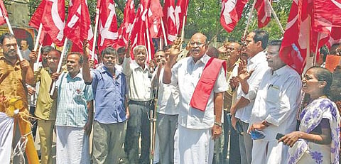 இறைச்சிக்காக மாடுகளை விற்க தடை: கிராம பொருளாதாரம் பாதிக்கும்- இந்திய கம்யூனிஸ்ட் குற்றச்சாட்டு