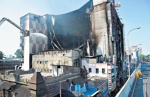 இக்கட்டான சூழலிலும் சென்னை சில்க்ஸ் நிறுவன ஊழியர்களுக்கு மீண்டும் பணி