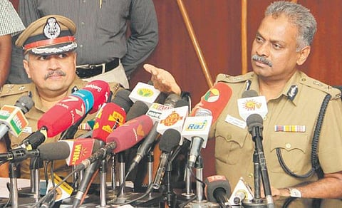 பொதுமக்கள் அளிக்கும் புகார் மனுக்களை தினமும் பெறாவிட்டால் சஸ்பெண்ட்: காவல் ஆய்வாளர்களுக்கு ஆணையர் ஏ.கே.விஸ்வநாதன் எச்சரிக்கை