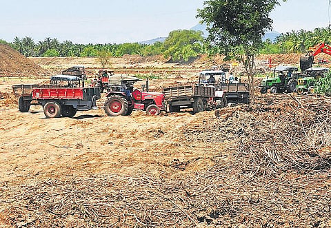 வண்டல் மண் எடுப்பதில் முன்மாதிரி நீர்நிலையாகத் திகழும் கோவை உக்குளம்