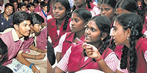 பிளஸ் 1 பொதுத் தேர்வு மாதிரி வினாத்தாள்: அரசு வெளியிடும் முன்பே வழிகாட்டி நூல்கள் விற்பனை - வினாத்தாள் முறை அதிகாரப்பூர்வமானதா என பெற்றோர் கேள்வி