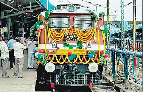 கூடுதல் பாதுகாப்புடன் 40,000 ரயில் பெட்டிகள் தயாரிப்பு: மத்திய ரயில்வே அமைச்சர் சுரேஷ் பிரபு தகவல்