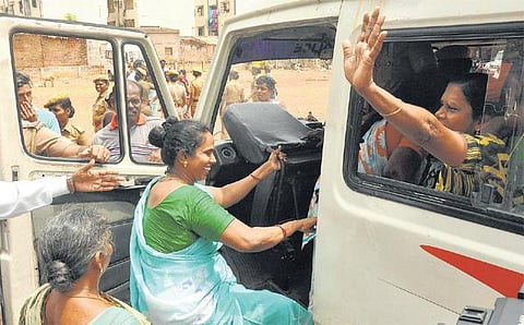 டாஸ்மாக் கடைகளை அகற்றக் கோரி உண்ணாவிரதம்