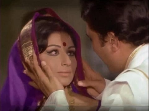 மொழி கடந்த ரசனை 38: மழையே தீயைக் கொண்டு வந்தால்...