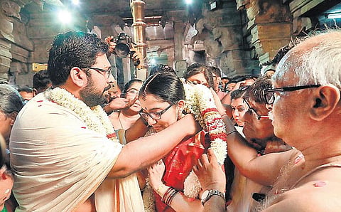 குமரி மாவட்டம் குமாரகோவிலில் பெண் சார் ஆட்சியர் - கேரள எம்எல்ஏ காதல் திருமணம்