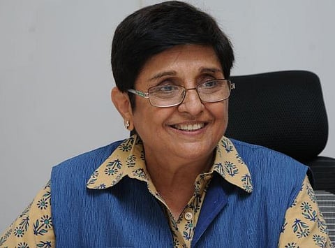 ஆளுநர் கிரண்பேடிக்கு எதிராக புதுவையில் இன்று முழுஅடைப்பு; பஸ் கண்ணாடி உடைப்பு