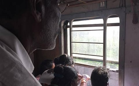 ரயில் டிக்கெட் கட்டண சலுகையை விட்டுக் கொடுங்கள்: மூத்த குடிமக்களைப் போல் மற்ற 52 பிரிவினரிடமும் கேட்க ரயில்வே ஆலோசனை