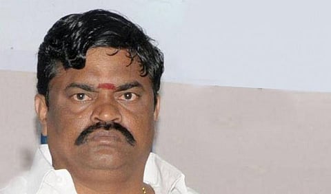 அமைச்சர் ராஜேந்திர பாலாஜியின் பதிலுரையை புறக்கணித்த அதிமுக எம்எல்ஏ: பேரவையில் இருந்து வெளிநடப்பு செய்தார்