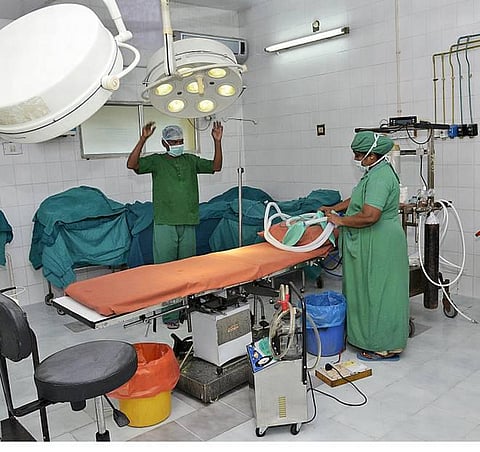 48 மருத்துவமனைகளில் இலவச அறுவை சிகிச்சை: டெல்லி மக்களுக்கு ஆம் ஆத்மி அரசின் புதிய வசதி