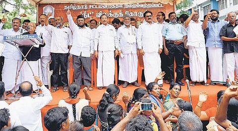 ‘நீட்’ தேர்வு ரத்தாகும் வரை போராட்டம் தொடரும்: சென்னை ஆர்ப்பாட்டத்தில் கட்சித் தலைவர்கள் உறுதி