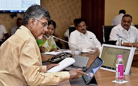 மணல் கொள்ளை: சட்டத்தை மீறுபவர்களைக் கைது செய்க; சந்திரபாபு நாயுடு கண்டிப்பு
