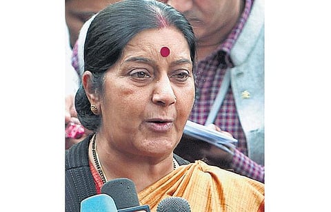 எல்லைப் பிரச்சினை பற்றி இந்தியா பேச்சு நடத்த சீனாவும் படைகளை வாபஸ் பெற வேண்டும்: மாநிலங்களவையில் சுஷ்மா ஸ்வராஜ் விளக்கம்