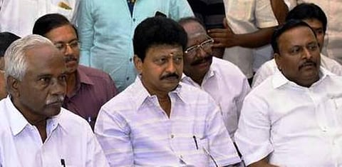 ஸ்லீப்பர் செல் எப்போது வெளியே வரும்?- திவாகரன்