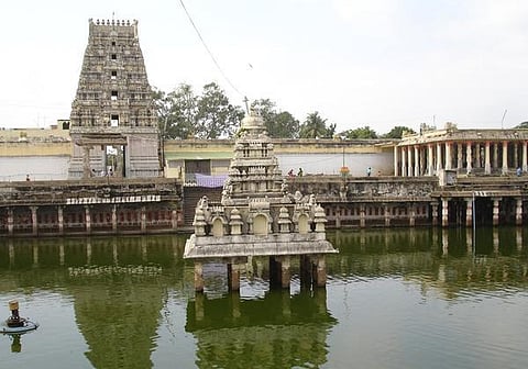 மஹா பெரியவர் தாள் பட்ட தலம்: இஷ்ட தெய்வம் காஞ்சி காமாட்சி
