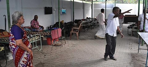 இவர் பிச்சைக்காரர்களை திருத்தும் பிதாமகன்