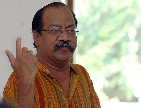 ஆட்டோக்காரருடன் பேசாமல் என்னால் பயணிக்க முடியாது