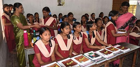 8-ஆம் வகுப்புக்கு பொதுத்தேர்வு கூடாது; கட்டாயத் தேர்ச்சி தொடர வேண்டும்: ராமதாஸ் வலியுறுத்தல்