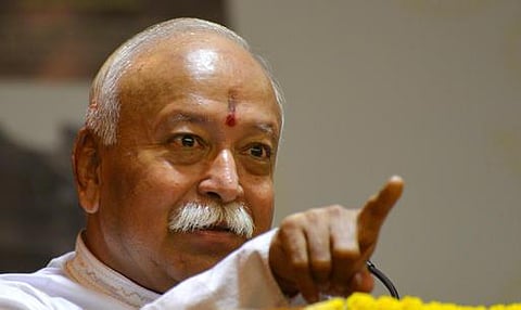 அரசு சுற்றறிக்கையை மீறி கேரளப் பள்ளியில் தேசியக் கொடி ஏற்றினார் ஆர்எஸ்எஸ் தலைவர்