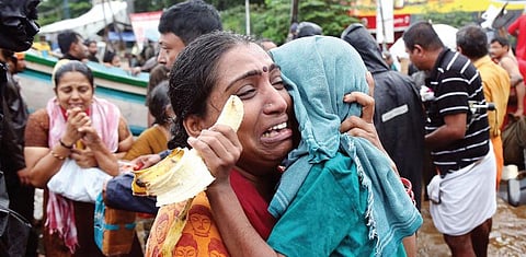 பெண் சக்தி: கைகொடுக்கும் பெண்களின் கரம்