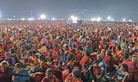 குலசேகரபட்டினம் தசரா திருவிழா: மகிஷாசூரனை வதம் செய்தார் முத்தாரம்மன்; லட்சக்கணக்கான பக்தர்கள் தரிசனம்