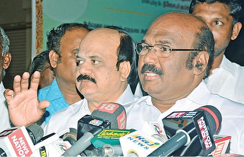 அமைச்சர் ஜெயக்குமார் மீது தேசிய மனித உரிமை ஆணையம், மகளிர் ஆணையத்தில் பெண் புகார்: களங்கம் கற்பிக்க சதி என மறுப்பு