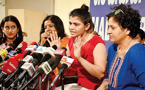 அனுபவம்: செய்தியாளர் சந்திப்பில் வெளிப்பட்ட பெண் வெறுப்பு