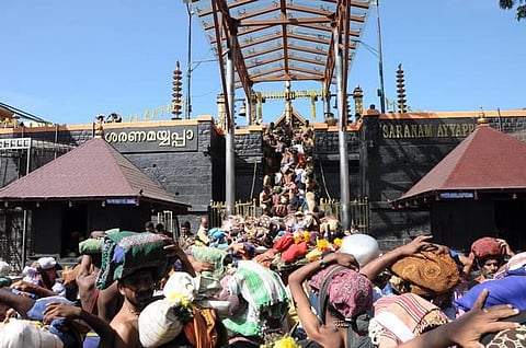 சபரிமலை தீர்ப்பு: மீண்டும் விசாரிக்க உச்ச நீதிமன்றம் ஒப்புதல்; ஜனவரி 22-ல் விசாரணை- பெண்கள் செல்ல இடைக்கால தடையில்லை