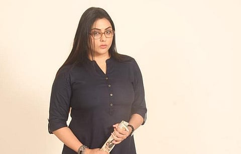 பத்திரிகையாளராக நடிக்க 10 கிலோ எடை குறைத்த நமிதா