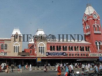பிஹார் செல்ல முயன்ற 3 பெண்கள் மீட்பு