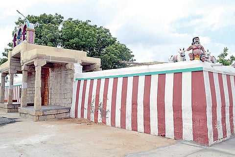 தட்சிணாமூர்த்தி சிரசில் சிவலிங்கம்
