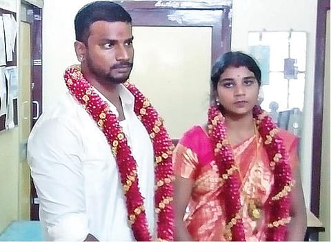 காதல் திருமணம் செய்துகொண்ட காடுவெட்டி குருவின் மகள் போலீஸில் தஞ்சம்