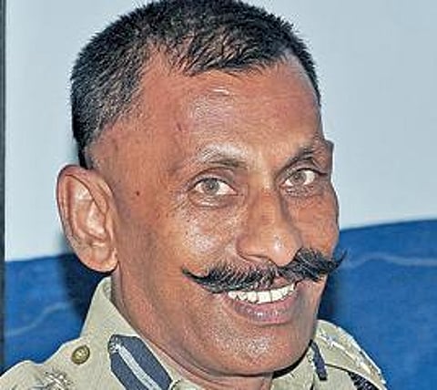 ஐ.ஜி. பொன் மாணிக்கவேல் இன்றுடன் பணி ஓய்வு : சிலைக்கடத்தல் வழக்குகளை இனிமேல் விசாரிக்கப்போவது யார்? - சமூக ஆர்வலர்கள், பொதுமக்கள் எதிர்பார்ப்பு
