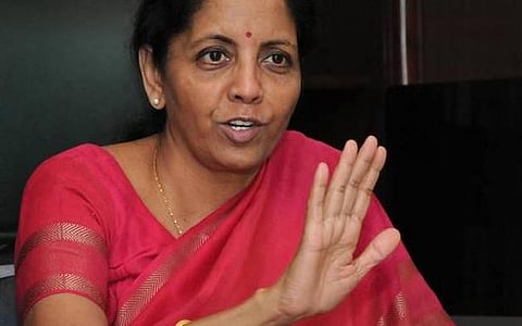 புயலால் பாதிக்கப்பட்ட பகுதிகளில் நடுவதற்காக அந்தமானில் இருந்து கடற்படை கப்பல் மூலம் தென்னங்கன்றுகள் கொண்டுவர நடவடிக்கை:
நெடுவாசலில் மத்திய அமைச்சர் நிர்மலா சீதாராமன் தகவல்
