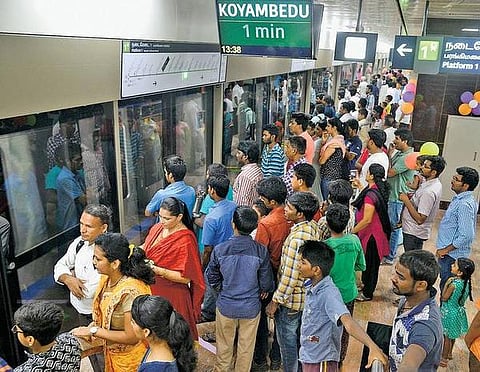 கூட்டம் அதிகரிக்கும்போது மெட்ரோ ரயில்களில் கூடுதல் பெட்டிகள் இணைப்பு: அதிகாரிகள் தகவல்