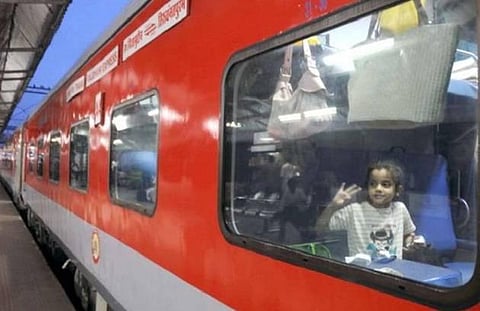 அதிவிரைவு ரயில்களின் 3 ஏசி பெட்டிகளில் பெண்களுக்கு ஒதுக்கீடு