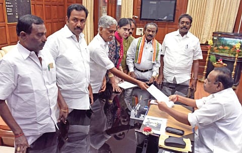 மேகேதாட்டு அணை குறித்து விவாதிக்க சட்டப்பேரவையை உடனடியாக கூட்ட வேண்டும்: பேரவைத் தலைவரிடம் காங்கிரஸ் கோரிக்கை