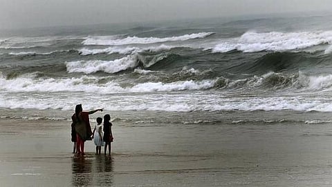 ‘பெதாய்’ புயலால் கடலரிப்பு, மீன்பிடி படகுகள் சேதம் ஏற்பட வாய்ப்பு: முன்னெச்சரிக்கை நடவடிக்கைகள் அவசியம் - 3 நாட்கள் கடலுக்குச் செல்ல வேண்டாம் என மீனவர்களுக்கு எச்சரிக்கை