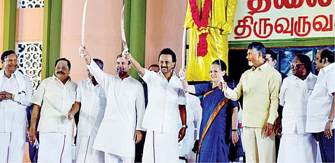 தமிழ் மொழி, மக்களுக்காக வாழ்வை அர்ப்பணித்தவர் கருணாநிதி: சந்திரபாபு நாயுடு, பினராயி விஜயன், நாராயணசாமி புகழாரம்