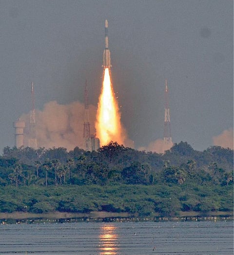 விண்ணில் பாய்ந்தது ஜிஎஸ்எல்வி எஃப்-11 ராக்கெட்
ஜிசாட்-7ஏ செயற்கைக்கோள் வெற்றி
