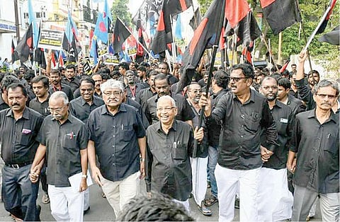 உரிமைகளை நசுக்கி, அடக்கி ஆளுவதற்காக உருவாக்கப்பட்ட ஆளுநர் பதவி மாநிலங்களுக்கு தேவையில்லை: தமிழின உரிமை மீட்பு மாநாட்டில் தீர்மானம்